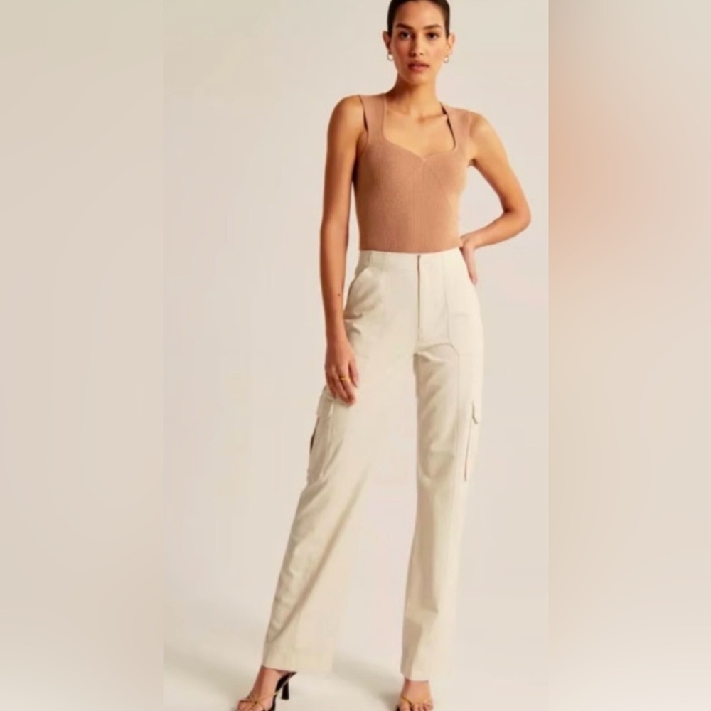 Abercrombie & Fitch Straight-Leg Cargo Pants in off white